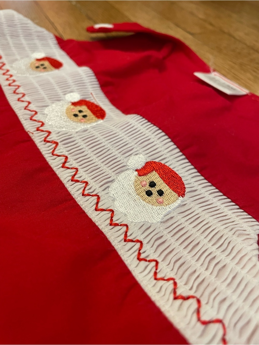 Boys Red Smocked Santa Cotton Romper 12-18 months - Picture 3 of 4